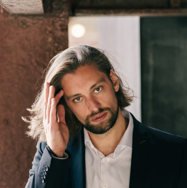 Gereon Grundmann (Bass-Baritone) - Short Biography